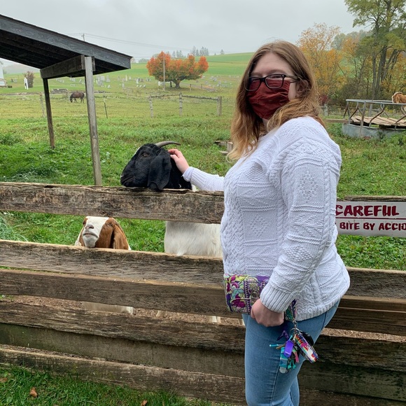 Meet your Posher, Kelly - Picture 2 of 4